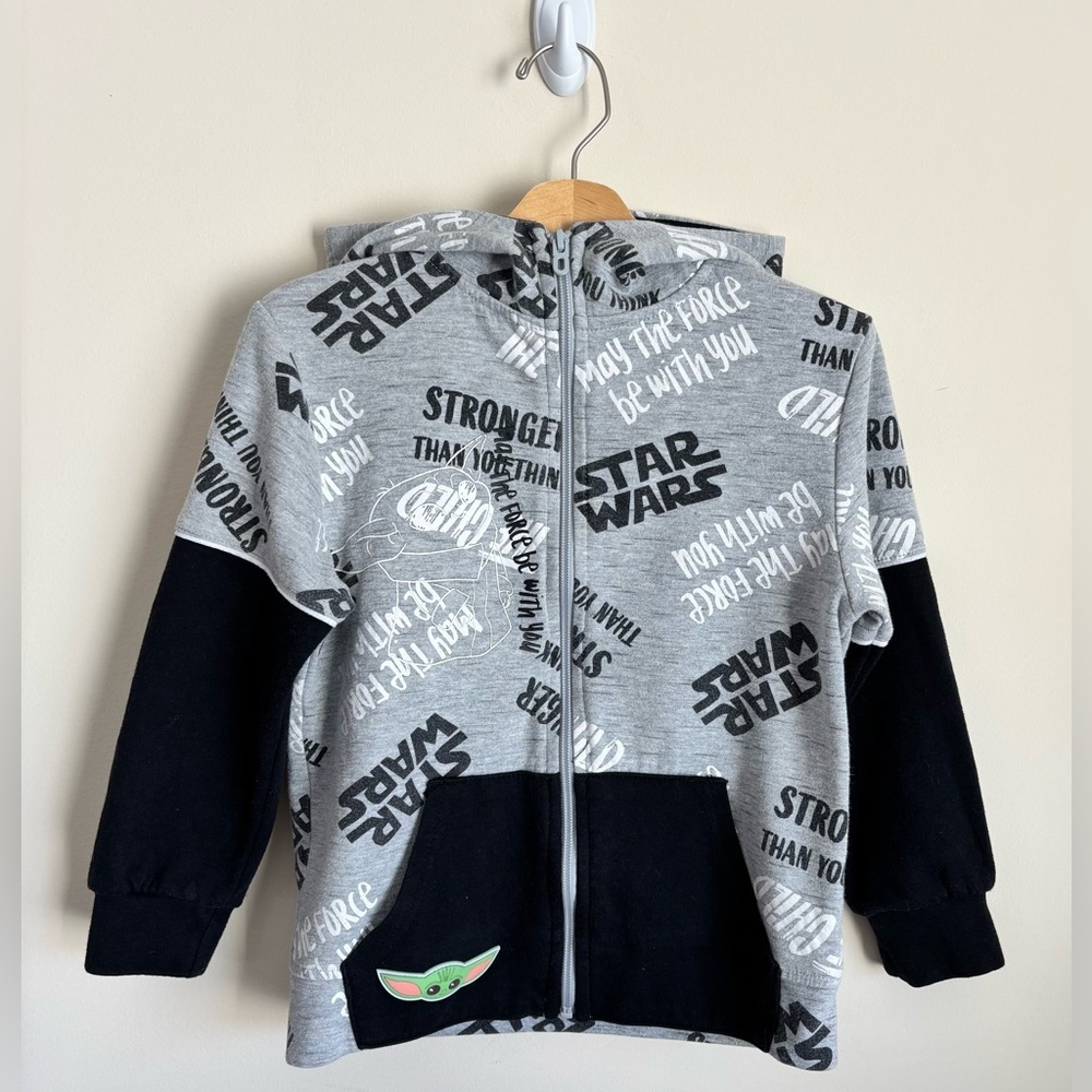 Star Wars Kids Sweatshirt  Hooded Gray and Black Graphic Size T 5/6